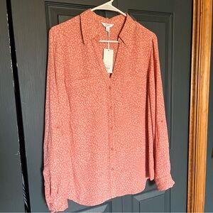 CANDIE’s NWT Women’s Blouse Top Shirt Size Large Coral Roll Tab Sleeves Collar